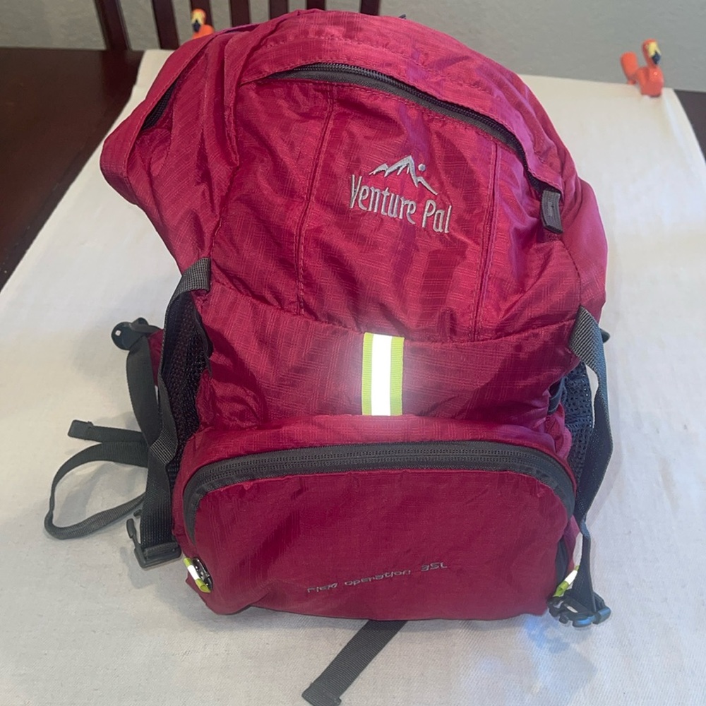 28093 NWOT Venture Pal backpack FIELD OPERATION 35L ready for outdoors or gym